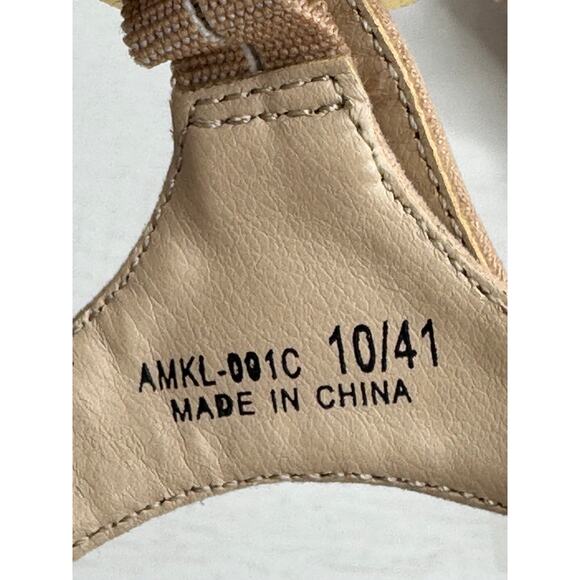 Chinese Laundry Beige Sandals High Heel Open Toe Gold Chain Accent Sexy Vacay 10 - Picture 3 of 6